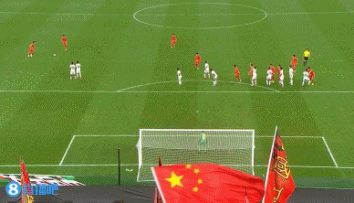 这都没进！拜合拉木近在咫尺的头球攻门，被对方门将挡出